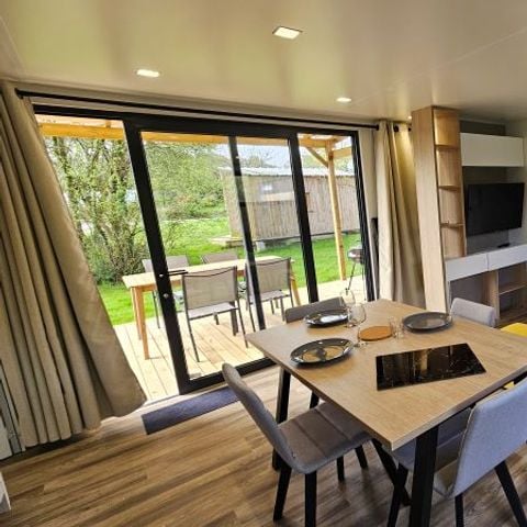 Mobilheim 4 Personen - ELEGANCE 40m² (2 Schlafzimmer - 2 Badezimmer - Klimaanlage) halboffene Terrasse 27m² - Neuheit 2024