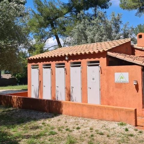 PIAZZOLA - Pacchetto Comfort: Piazzola per 1 auto + tenda, roulotte o camper + elettricità (10A)