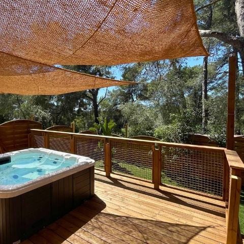BUNGALOW 10 personnes - NEW 2024 Cottage Côté Jardin Jacuzzi (6/8P) PRESTIGE 3CH. 2SDB + TIPI 2 couchages