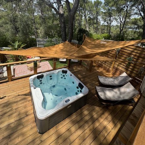 MOBILHOME 10 personas - NUEVO 2024 Garden Cottage Jacuzzi (6/8P) PRESTIGE 3CH. 2SDB + TIPI 2 literas