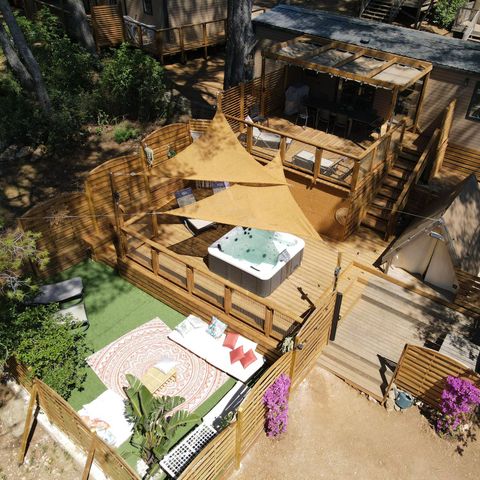 BUNGALOW 10 personnes - NEW 2024 Cottage Côté Jardin Jacuzzi (6/8P) PRESTIGE 3CH. 2SDB + TIPI 2 couchages