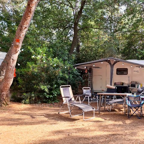 Pitch - Comfort Package: Pitch for 1 car + tent, caravan or motorhome + electricity (10A)