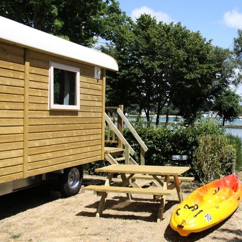 AUßERGEWÖHNLICHE UNTERKUNFT 4 Personen - 3-Zimmer-Wohnwagen 4 Personen + TV