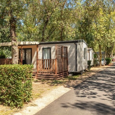 Mobilheim 6 Personen - Mobilheim | Comfort | 2 Zi. | 4/6 Pers. | Überdachte Terrasse | 1 Bad | Klimaanlage | TV