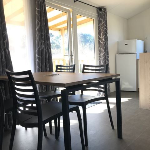 Mobilheim 4 Personen - 28 bis 30 m² - 2 Zimmer - halbbedeckte oder überdachte Terrasse - TV -.