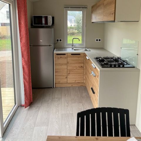 Stacaravan 4 personen - COMFORT 27 m² - 2 slaapkamers - overdekt terras - TV