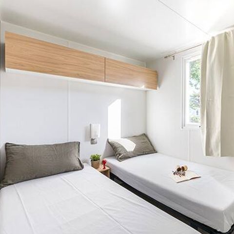 Stacaravan 6 personen - Comfort | 3 slaapkamers | 6 pers | Verhoogd terras | 1 badkamer | TV