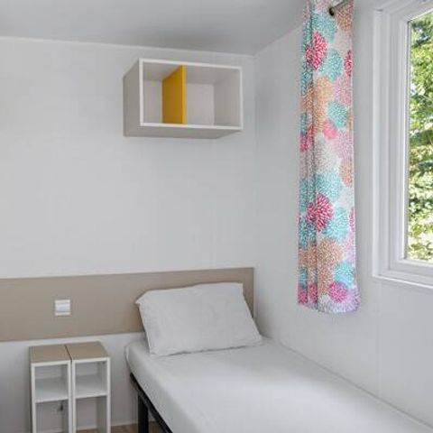 Mobilheim 4 Personen - Mobilheim | Premium | 2 Zi. | 4 Pers. | Einfache Terrasse | TV