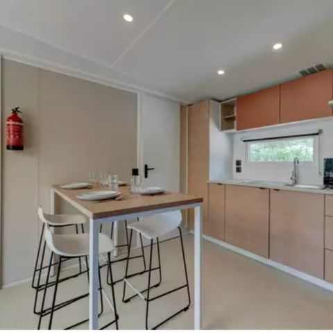 Stacaravan 8 personen - Comfort | 4 slaapkamers | 8 pers | Verhoogd terras | 2 badkamers | Airconditioning | TV