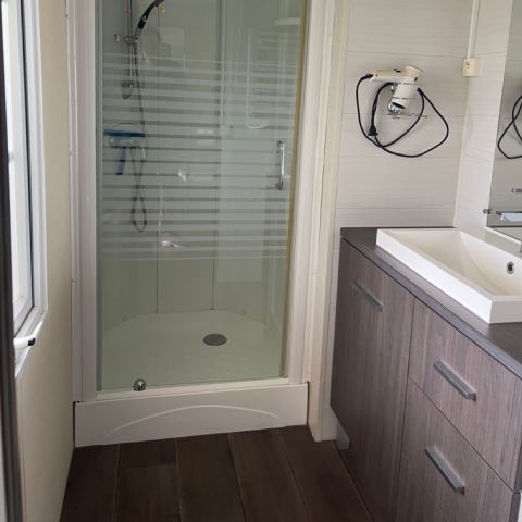 Stacaravan 4 personen - Premium 31m² (2 kamers + Airco + TV + LV + wasmachine + Overdekt terras )