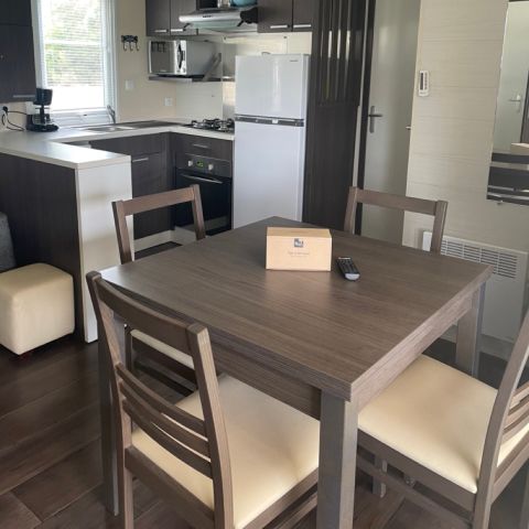 Stacaravan 4 personen - Premium 31m² (2 kamers + Airco + TV + LV + wasmachine + Overdekt terras )