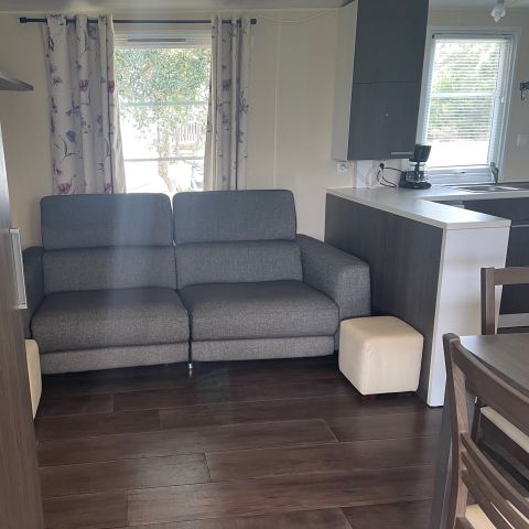 Stacaravan 4 personen - Premium 31m² (2 kamers + Airco + TV + LV + wasmachine + Overdekt terras )