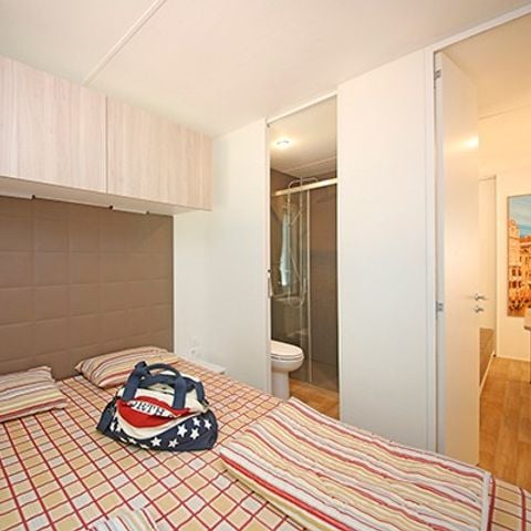 Mobilheim 6 personen - Comfort XL | 3 Zi. | 6 Pers. | Erhöhte Terrasse | 2 Bäder | Klima.