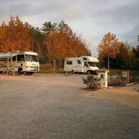 STAANPLAATS - Camperplaats 2 pers, elec.10A en + (optioneel)