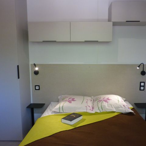 Stacaravan 4 personen - Stacaravan 26m² met airconditioning - 2 kamers + 20m² overdekt terras