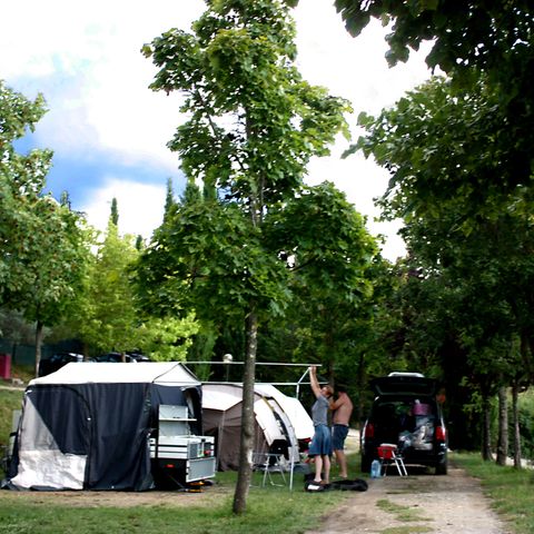 Kampeerplaats - Standplaats voor auto + tent of caravan of camper 40/80 m².