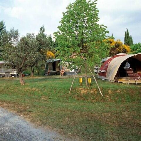 Kampeerplaats - Standplaats voor auto + tent of caravan of camper 40/80 m².
