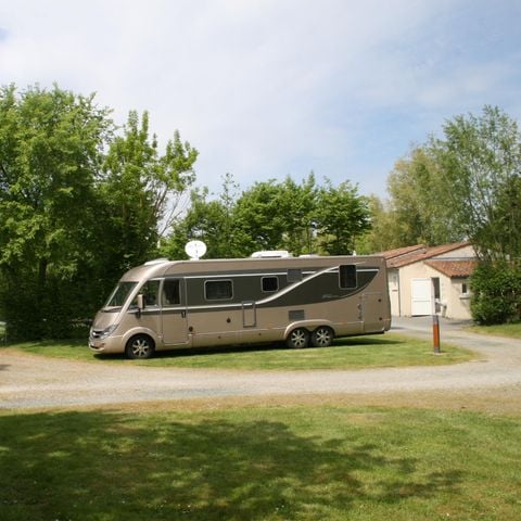 EMPLACEMENT - emplacement nu