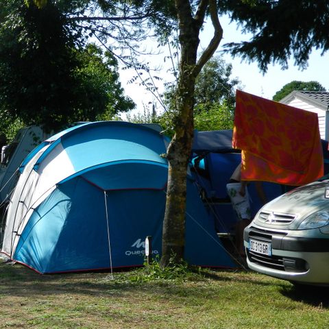 PARCELA -  Parcela con coche 2/6 pers