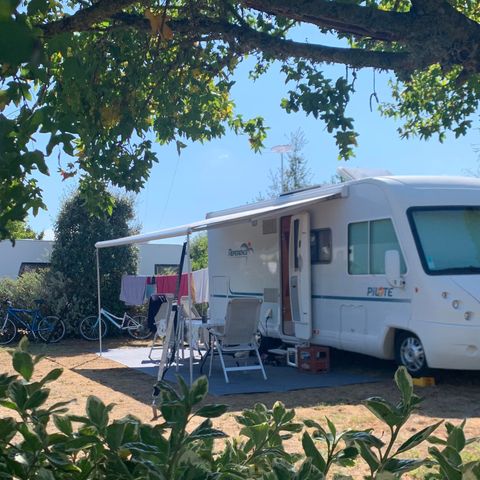 PLOT -  XXL package with car 2/8 pers