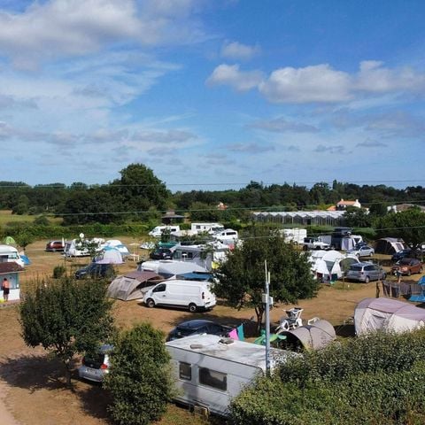 Pitch - Meadow pitch with car package