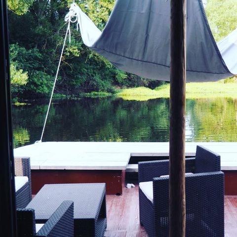 SISTEMAZION ATIPICHE 5 persone - Gommone cabinato all'ancora con servizi igienici