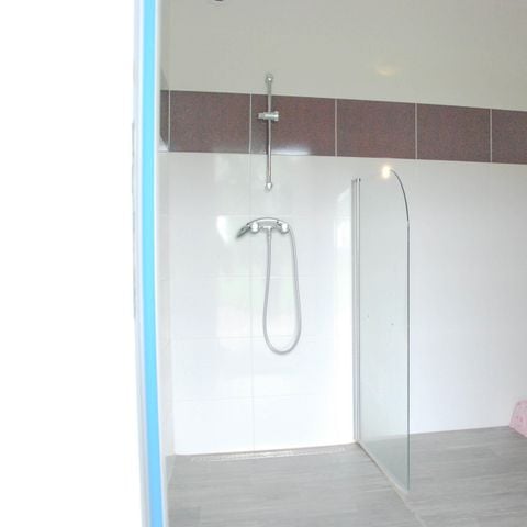 EMPLACEMENT - Forfait Emplacement Premium (2 personnes + 1 véhicule inclus) 2/6 pers
