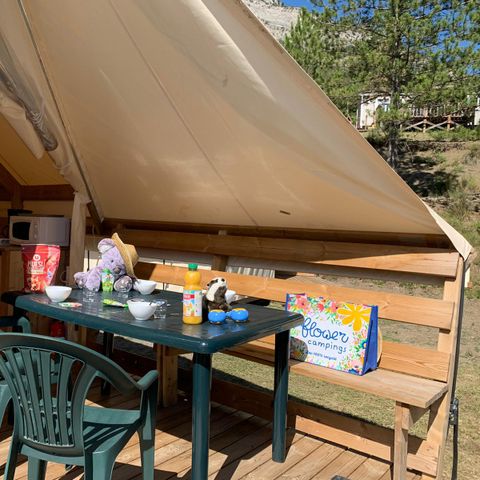 Tent 4 persons - Standard Junior 17m² - Without sanitary facilities - 2 bedrooms - Terrace