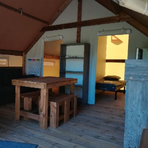 Tent 4 personen - Standaard junior 21m² - Zonder sanitair - 2 slaapkamers - Terras