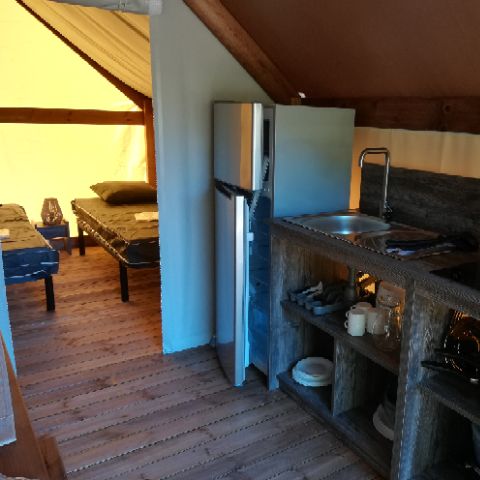 Tent 4 persons - Standard junior 21m² - Without sanitary facilities - 2 bedrooms - Terrace