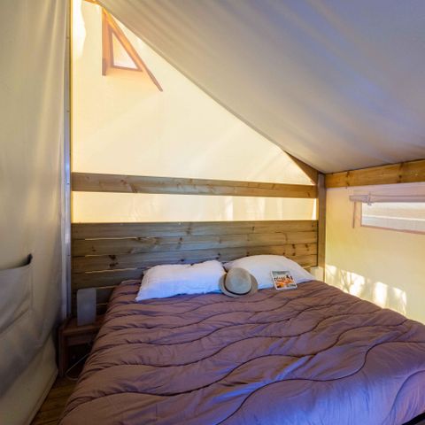 Tent 5 personen - Junior op palen 21m² - Zonder sanitair - 2 slaapkamers - Terras