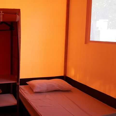 Glamping tent 4 persons - (WITHOUT SANITARY FACILITIES)