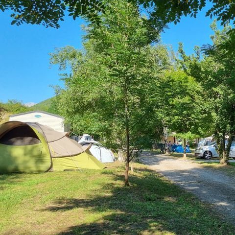 Kampeerplaats - inclusief 2 personen + 1 auto + 1 tent/caravan/camping want elektriciteit is extra