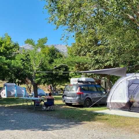 Kampeerplaats - inclusief 2 personen + 1 auto + 1 tent/caravan/camping want elektriciteit is extra
