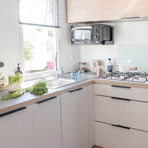 BUNGALOW 2 personnes - Mobil-home | Comfort | 1 Ch. | 2 Pers. | Terrasse surélévée non couverte | TV