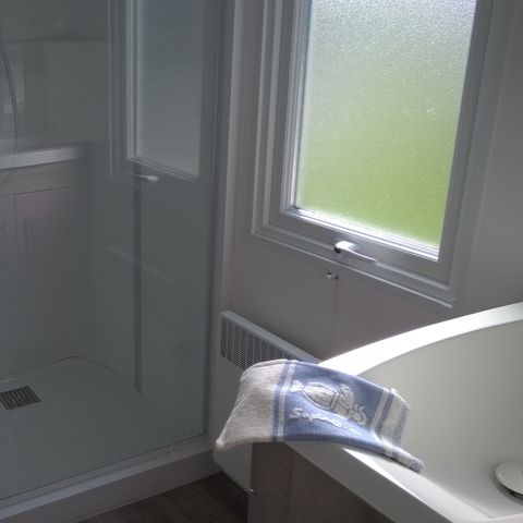 BUNGALOW 6 personnes - Mobil-home | Comfort XL | 3 Ch. | 6 Pers. | Terrasse surélévée non couverte | TV