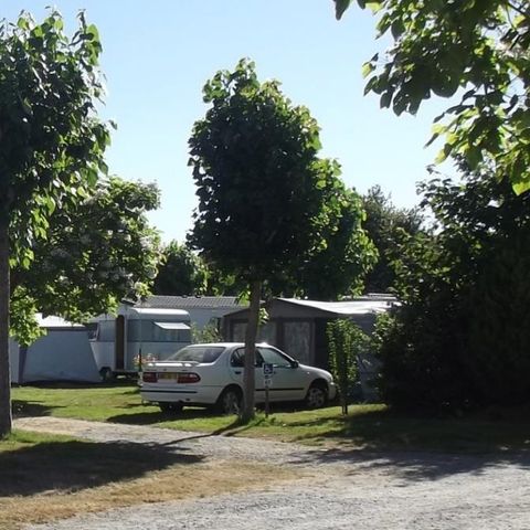 Kampeerplaats - Standplaats + voertuig