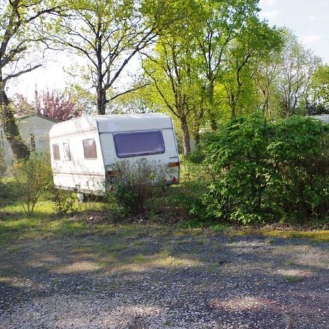 EMPLACEMENT - Emplacement + véhicule