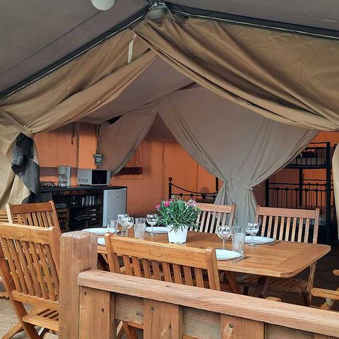 TIENDA DE LONA Y MADERA 4 personas - LOUBRESSAC