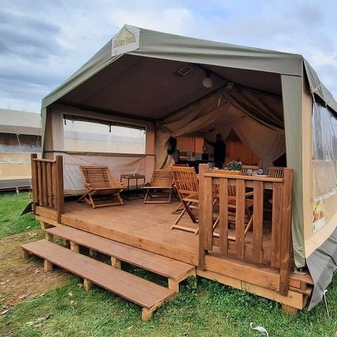 Tente en toile et en bois 4 personnes - LOUBRESSAC