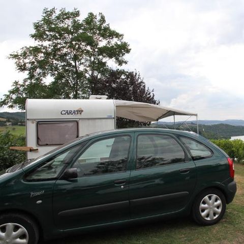 EMPLACEMENT - Forfait Confort (1 tente, caravane ou camping-car / 1 voiture / électricité 10A)