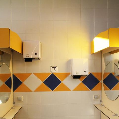 STAANPLAATS - Comfortpakket (1 tent, caravan of camper / 1 auto / 10A elektriciteit)