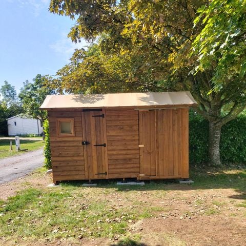 EMPLACEMENT - Forfait Premium équipé d'une Freecamp (1 tente, caravane ou camping-car / 1 voiture) 2/6 pers