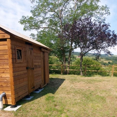 EMPLACEMENT - Forfait Premium équipé d'une Freecamp (1 tente, caravane ou camping-car / 1 voiture) 2/6 pers