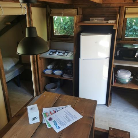 Tente 4 personnes - Lodge (sanitaires communs du camping)