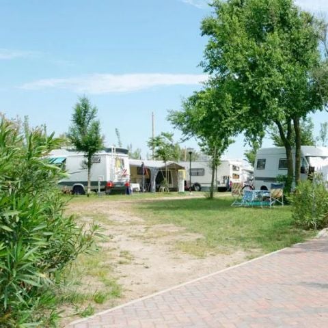 PIAZZOLA - Piazzola + SERVIZIO SPIAGGIA (1 ombrellone e 2 sdraio)
