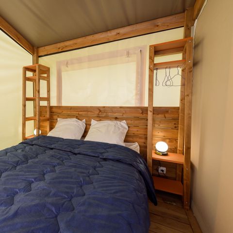 Safarizelt 4 Personen - Cabane d'Uther Confort 27m² (2 Zimmer) + halbüberdachte Terrasse 4 Pers.