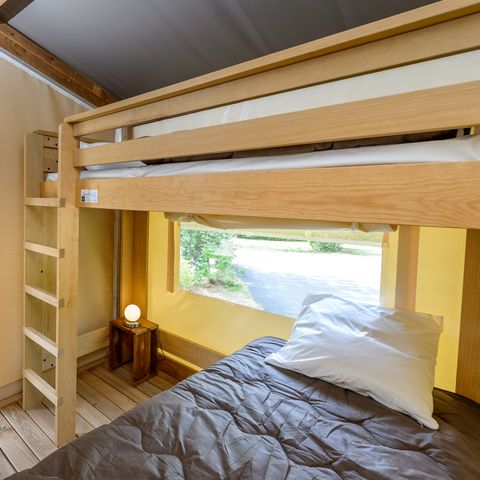 Safarizelt 4 Personen - Cabane d'Uther Confort 27m² (2 Zimmer) + halbüberdachte Terrasse 4 Pers.