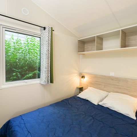 BUNGALOW 4 personnes - Mobil-home Yvain Confort 27m² (2 chambres) + terrasse couverte + TV / Zone piétonne 4 pers