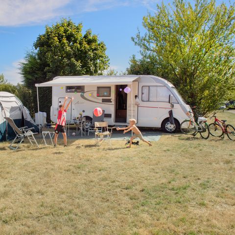 Pitch - RCN la Ferme du Latois | Camping pitch (2 people included)